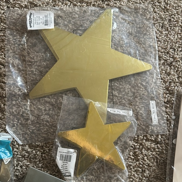 Gold party decorations full set in includes everything - Picture 4 of 5